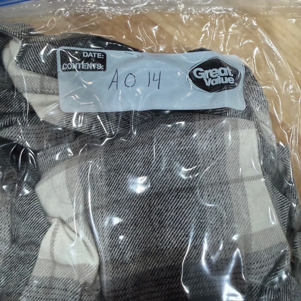 Old Navy The Boyfriend Shirt Black White Grey Plaid Flannel Button Down Medium - Picture 8 of 8